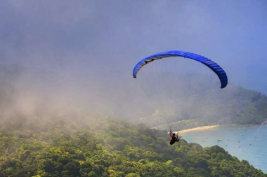 Paragliding In Vietnam: Top 10 Places That Are Perfect For An Enthralling Vacay In 2022!