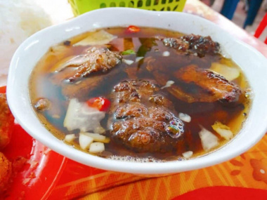 Hanoi Food Guide: 16 Dishes & Street Food Locations!