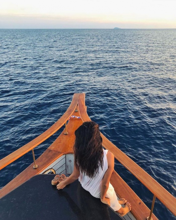 rủ nhau đi trốn trên chiếc du thuyền maha bhetra đẳng cấp ở thiên đường biển phuket 