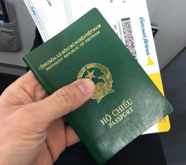 Chụp ảnh hộ chiếu mặc áo gì? Quy định mới nhất về chụp ảnh hộ chiếu