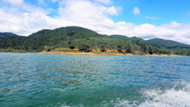 Cảm nhận một góc bình yên bên hồ Hàm Thuận Bình Thuận