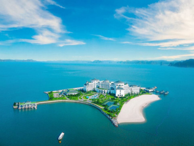 Vinpearl Resort & Spa Hạ Long – “Hòn đảo lâu đài” giữa Vịnh Hạ Long
