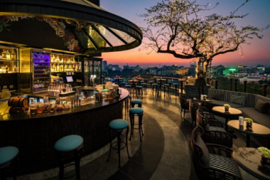Top 10 rooftop bar ở Hà Nội với view thành phố từ trên cao cực kỳ mãn nhãn