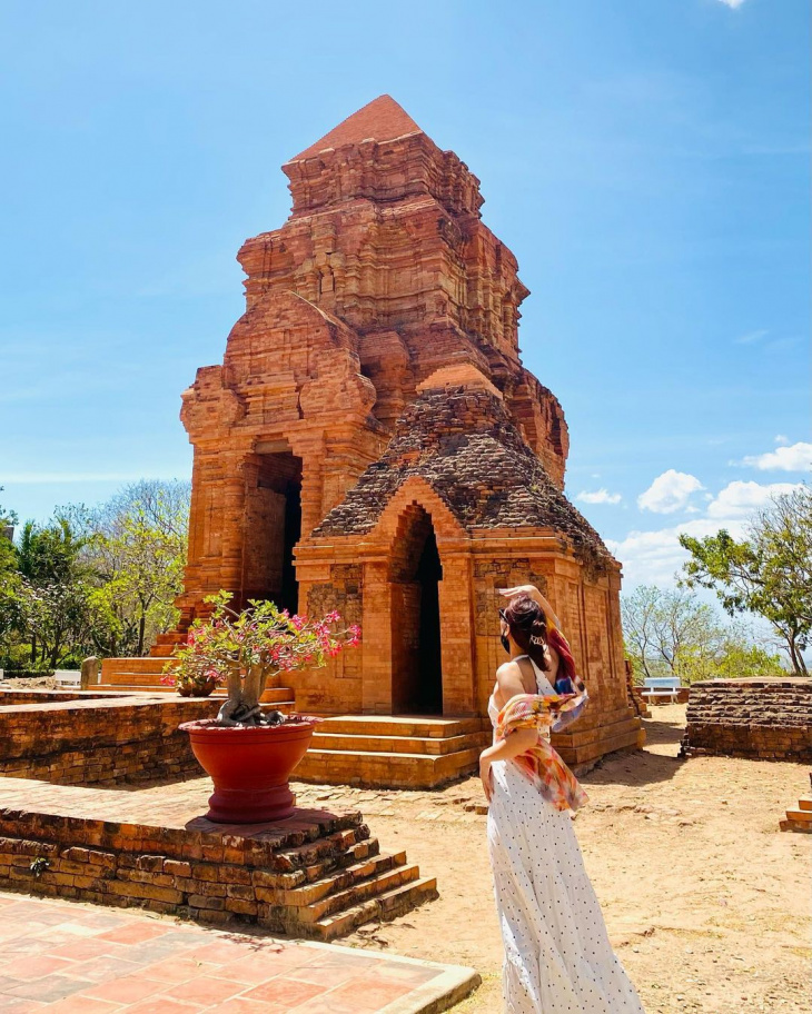 du lich binh thuan, tour bình thuận, tour mũi né, tour phan thiết, du lịch phan thiết – tháp poshanư ghi dấu kiến trúc chăm-pa xưa