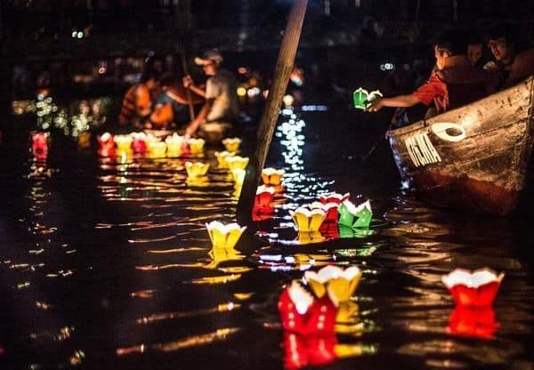 khám phá, thả đèn hoa đăng – nét văn hóa nơi phố cổ hội an
