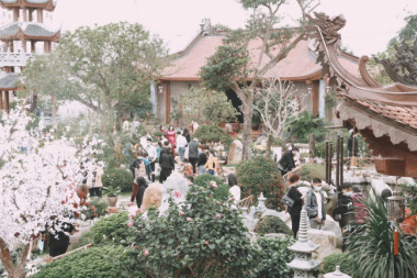 Đông du khách đến chùa Phật Quang du xuân đầu tháng 2