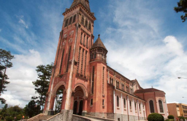 Top 5 nhà thờ Đà Lạt thu hút khách du lịch