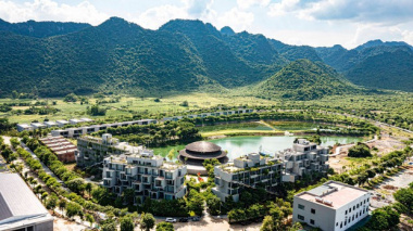 Resort in Ninh Binh: Holy “bamboo” in the middle of the mountains and forests, with the largest bamboo house in Southeast Asia
