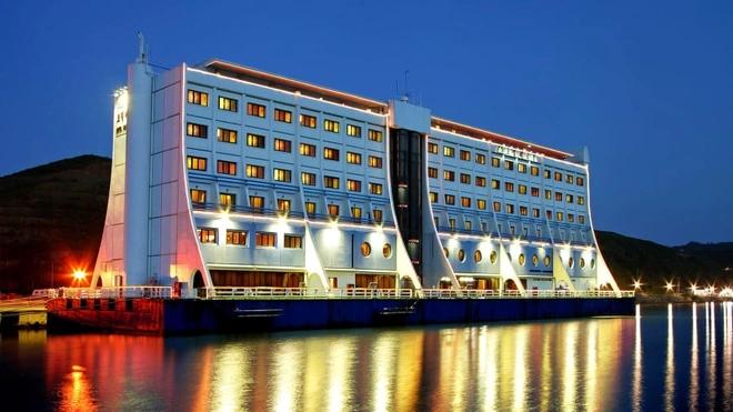 khách sạn nổi, khách sạn trên mặt nước, khám phá, trải nghiệm, cái kết buồn của khách sạn nổi đầu tiên trên thế giới