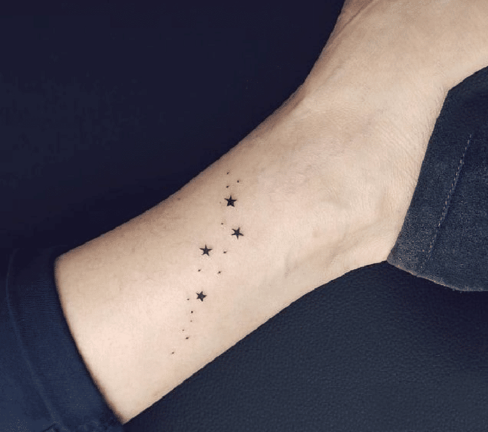 Hoàn hảo khi kết hợp hình xăm ngôi sao và mặt trăng  Tattoo Gà