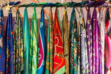 Top 10 Địa chỉ bán khăn lụa nhiều màu mới đẹp giá rẻ tại Hà Nội