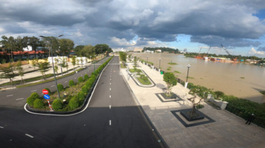 See the first pedestrian street along the Saigon River in Binh Duong province