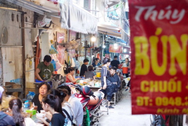 Food tour 5$ in Hanoi Old Quarter