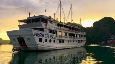 Check-in du thuyền Hera Cruises chuẩn 5 sao bằng gỗ sang trọng trên vịnh Hạ Long 