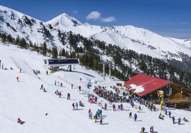Du lịch Bansko Bulgaria trải nghiệm trượt tuyết mùa đông rẻ nhất châu Âu
