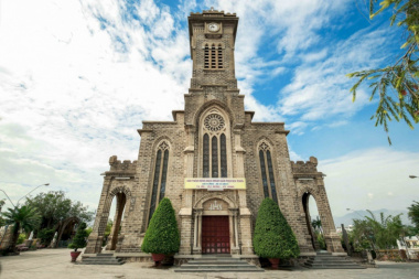 Nhà thờ Núi Nha Trang: Kiến trúc tôn giáo đậm nét đẹp cổ kính