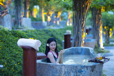 Du lịch Nha Trang: Tại sao tắm bùn khoáng được nhiều du khách yêu thích?