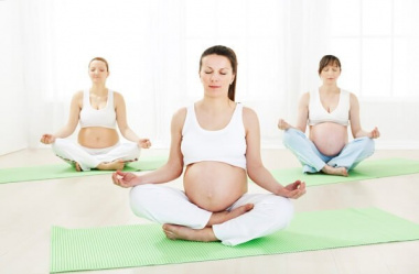 6 động tác yoga cho bà bầu giúp cải thiện xương chậu và tư thế khi mang thai