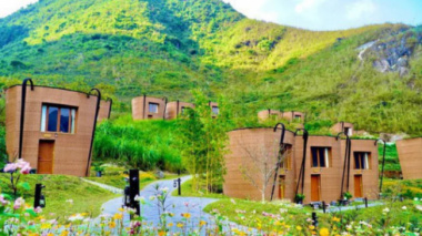 A “unique” resort with quaint-shaped houses in Ha Giang