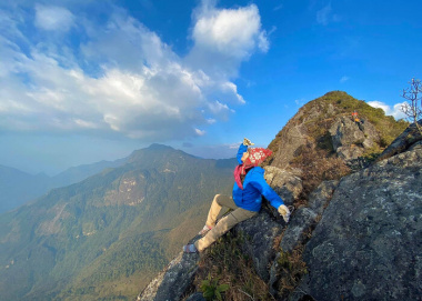 ‘Săn cảnh’ đẹp tựa xứ mơ tại đỉnh Cú Nhù San quanh năm sương mờ