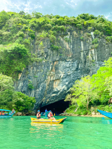 Khám phá top những hang động mang dấu tích ngàn năm tại Quảng Bình.