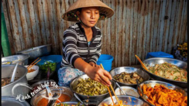 Canadian journalist: Coming to Vietnam, I understood what street food is like!