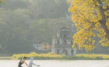The heartbreakingly beautiful moments of the autumn sky in Hanoi make everyone bewildered