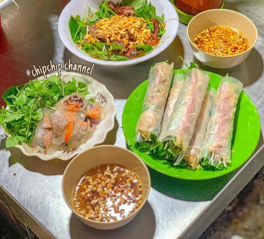 Cầm 100k ăn sập các món ngon ở ngõ chợ Đồng Xuân – thiên đường quà vặt siêu rẻ của Hà Nội