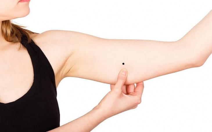 khám phá, 7 nốt ruồi ở cánh tay trái, phải phụ nữ, đàn ông có ý nghĩa gì?