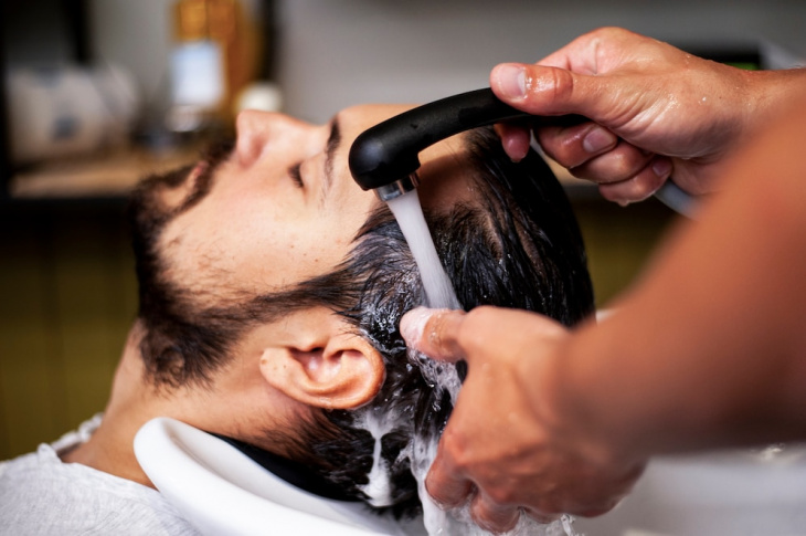 Chăm sóc tóc cho nam giới Tưởng khó mà dễ