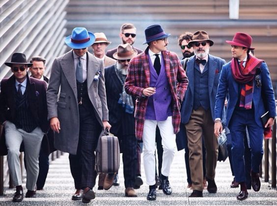 bí quyết mặc đẹp, phong cách, đàn ông có nên mặc quần áo màu sắc sặc sỡ?