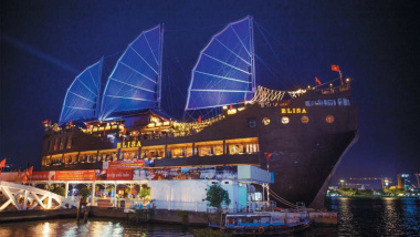 Top 5+ du thuyền ăn tối chất lượng và lãng mạn trên sông Sài Gòn