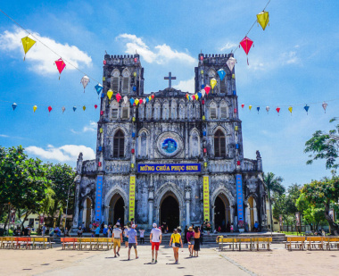 Nhà thờ Mằng Lăng – Công trình kiến trúc tôn giáo cổ kính ở Phú Yên