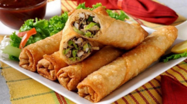 Ha Tinh ram rolls with a crispy crust, and unique fillings entangle people’s hearts