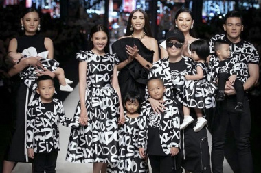 Top 10  Nhà thiết kế thời trang nổi tiếng nhất Việt Nam