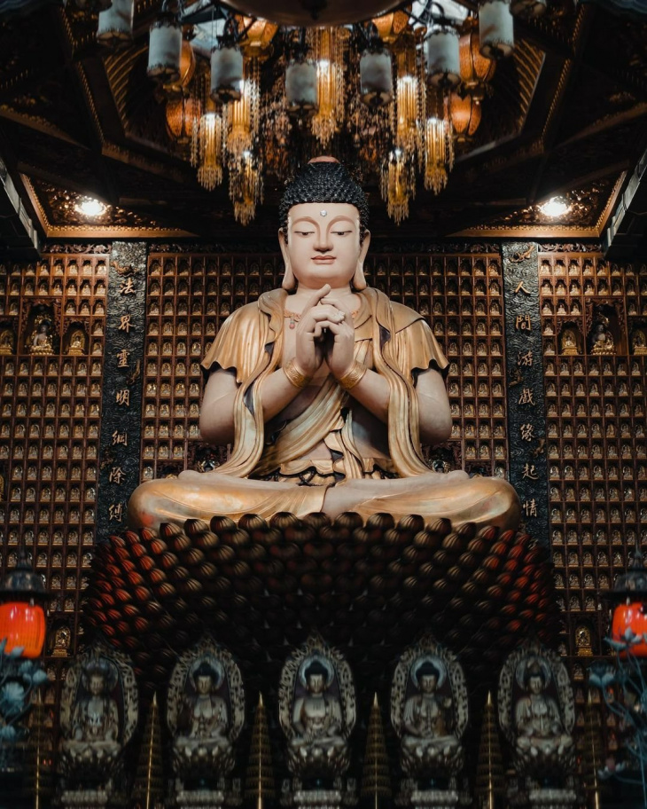 Khám phá Chùa Vạn Phật – Biểu tượng độc đáo của Phật Giáo Trung ...