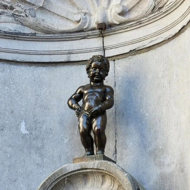 Tượng đồng Manneken Pis: biểu tượng của Thủ đô Brussels Bỉ
