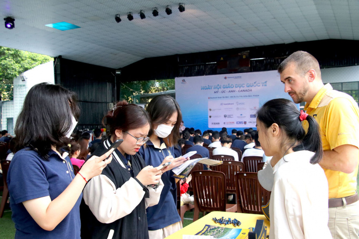 Nhìn lại Ngày hội Giáo dục Quốc tế 2022 do Vietravel Academy tổ chức, Khám Phá