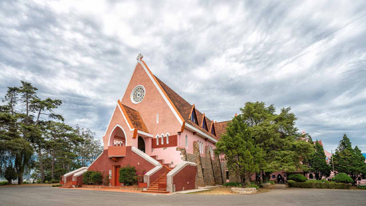 nhà thờ domaine de marie – một góc châu âu giữa lòng đà lạt