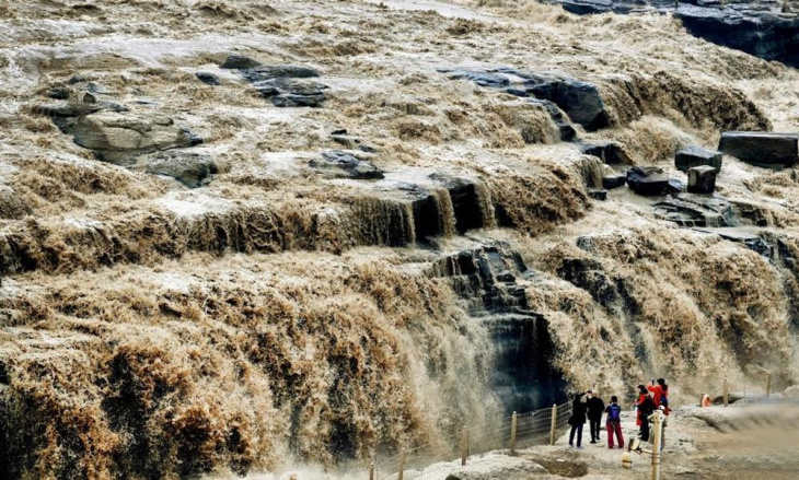 sông hoàng hà, thác nước, , khám phá, trải nghiệm, du khách đổ đi xem thác vàng sông hoàng hà 'gầm thét' mùa nước lớn