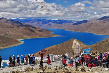 Vẻ đẹp ngoạn mục của hồ Yamdrok xứ sở Tây Tạng