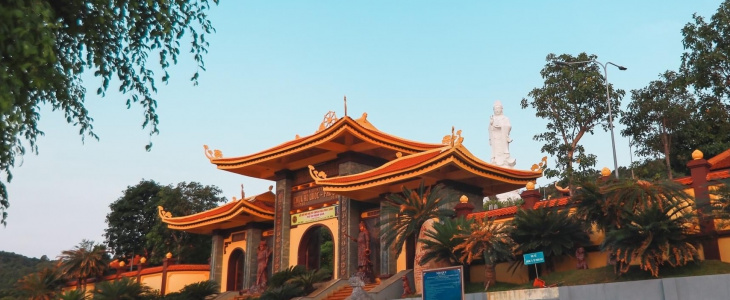 homestay, nhà đẹp, chùa hộ quốc – ngôi chùa tâm linh tại thành phố phú quốc