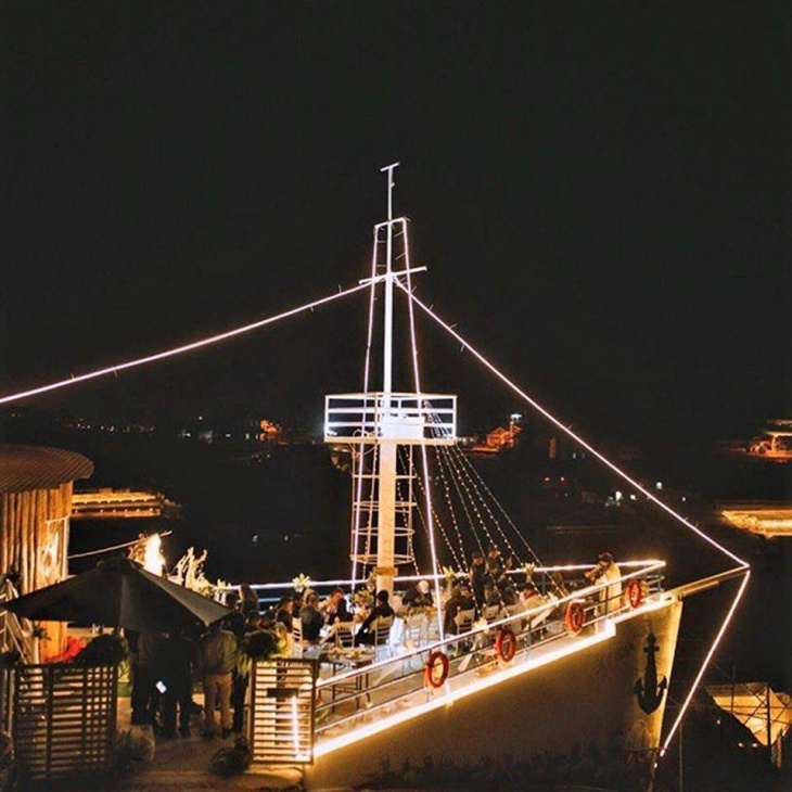 lê homestay du thuyền titanic độc đáo giữa thành phố đà lạt