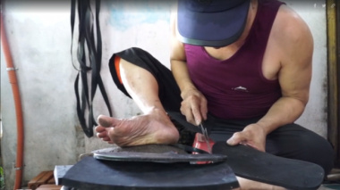 The last rubber sandal maker in Thanh
