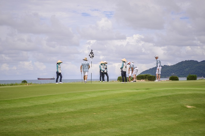banyan tree lăng cô – xứng danh top 10 sân golf đẹp nhất châu á