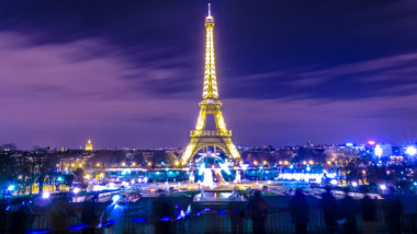 Khủng hoảng năng lượng, tháp Eiffel tắt đèn sớm