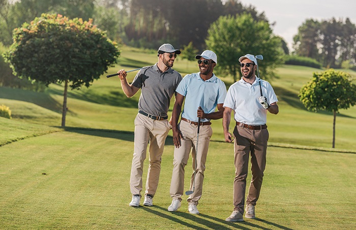 những cách ững xử trên sân golf giúp golfer tạo ấn tượng tốt với bạn chơi cùng