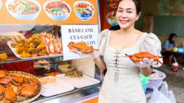 Ca Mau crab soup shop sells 1,000 bowls per day, with bowls up to 14$