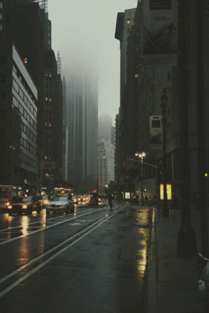 Những cơn mưa và ảnh nền đường phố buồn tâm trạng khiến con người cảm thấy thêm chút nữa đầy cảm xúc và nhớ nhung. Hãy cùng chiêm ngưỡng hình ảnh để thấu hiểu tâm trạng của đường phố trong những ngày mưa.