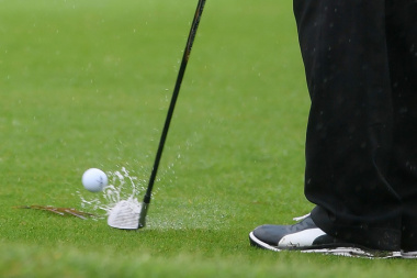 Kinh nghiệm đánh golf trời mưa bạn cần nằm lòng để có được cuộc vui trọn vẹn